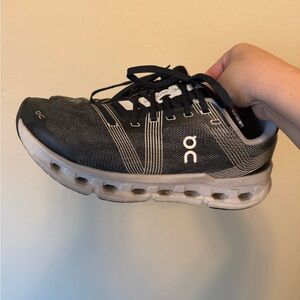 On Running Cloud Men’s Size 8.5 Black Gray Lightweight Comfort Running Shoes